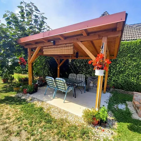 Zamor Nyaralo Holiday home *