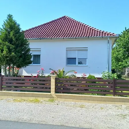 Zamor Nyaralo 度假居 凯斯特海伊