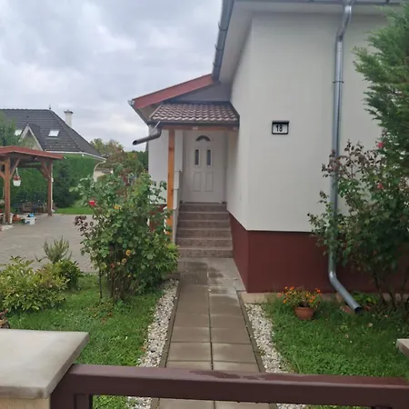 Zamor Nyaralo 度假居